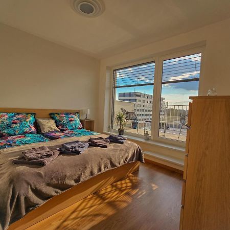 Modern Flat With Large Terrace Hradec Kralove Exterior foto