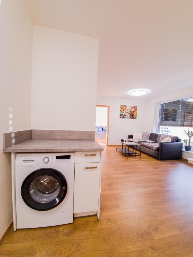 Modern Flat With Large Terrace Hradec Kralove Exterior foto