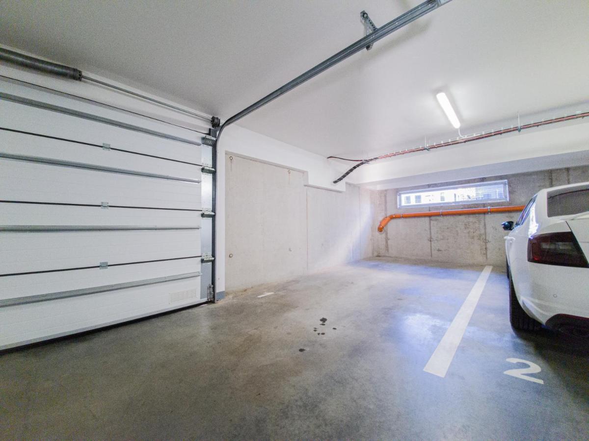 Modern Flat With Large Terrace Hradec Kralove Exterior foto