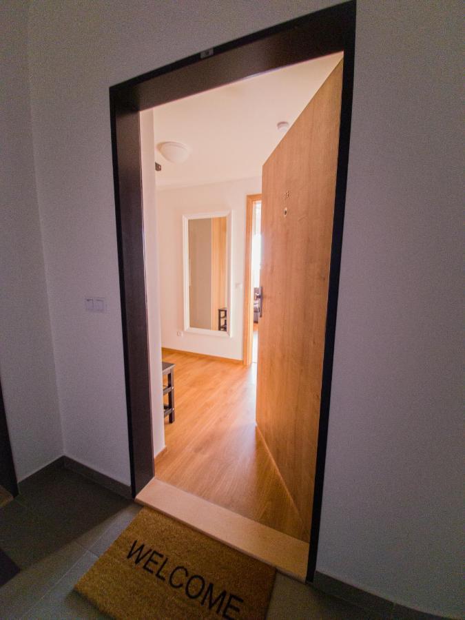 Modern Flat With Large Terrace Hradec Kralove Exterior foto