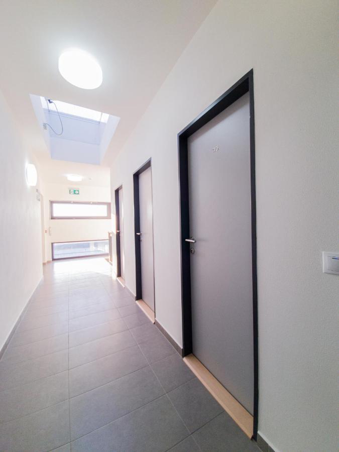 Modern Flat With Large Terrace Hradec Kralove Exterior foto