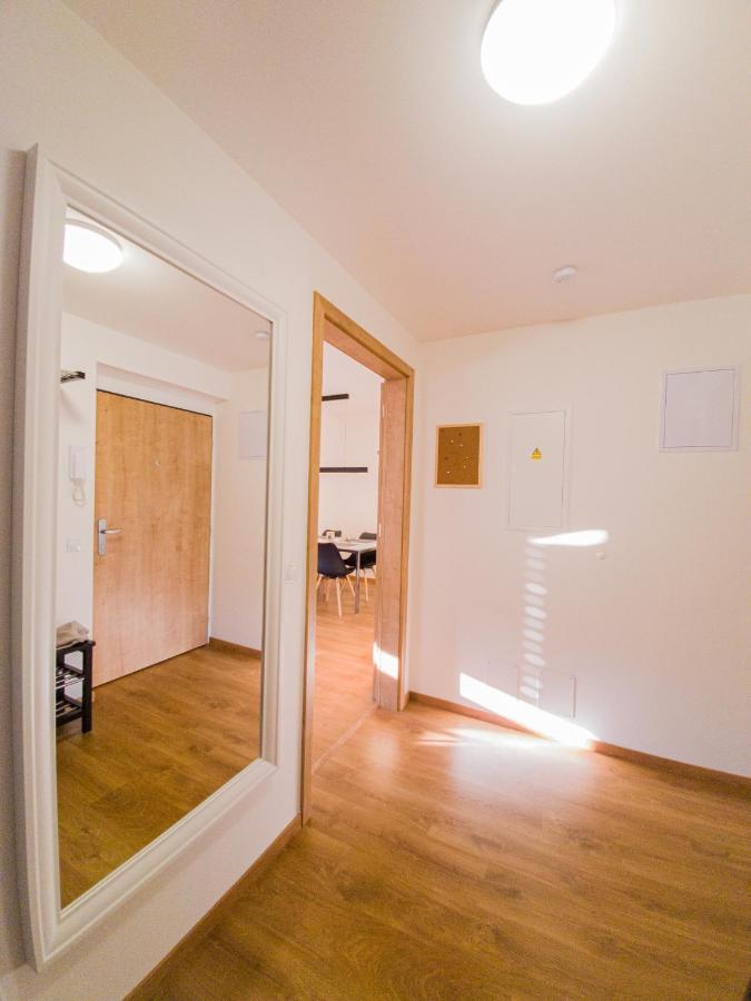 Modern Flat With Large Terrace Hradec Kralove Exterior foto